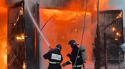 Крупный пожар возник на одном из складов в Петропавловске