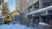 Крупный долгострой сносят в Алматы