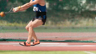 Зритель погиб от удара молотом во время соревнований на глазах у сына