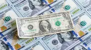 Нацбанк выкупает “белые“ доллары у казахстанских банков