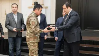 Авиакатастрофа в Актау: семьям погибших казахстанцев подарили квартиры в Алматы