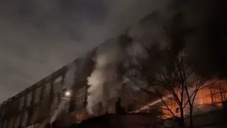 Ломали двери и окна: спасшиеся из пожара в Москве рассказали о ЧП