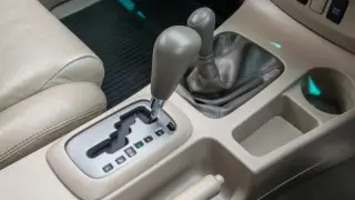 Названы признаки необходимости замены масла в АКПП автомобиля