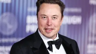 Илон Маск призвал закрыть “Радио Свобода“ и “Голос Америки“