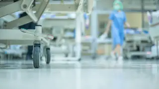 Выпавшему из окна военкомата в Уральске призывнику провели сложную операцию