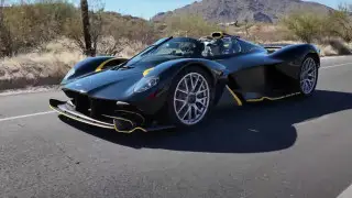 Американский актер протестировал первый Aston Martin Valkyrie Spider на дороге. Видео