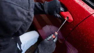 Москвич хотел вернуть свой угнанный автомобиль, но стал фигурантом уголовного дела