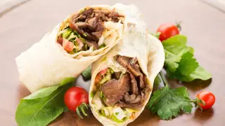 Бесплатная раздача донеров обернулась давкой в пригороде Актау