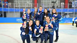 Историческая медаль в хоккее: первая казашка в НХЛ оценила сборную