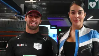 Спутница Роналду встретила чемпиона гонок в пикантном образе