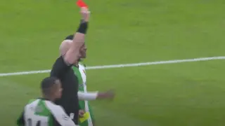 Двумя удалениями обернулся матч “Милана“ в плей-офф Лиги чемпионов