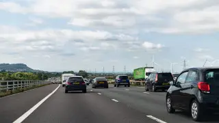 Швейцарский штраф: водитель заплатит 100 тысяч долларов за несоблюдение дистанции