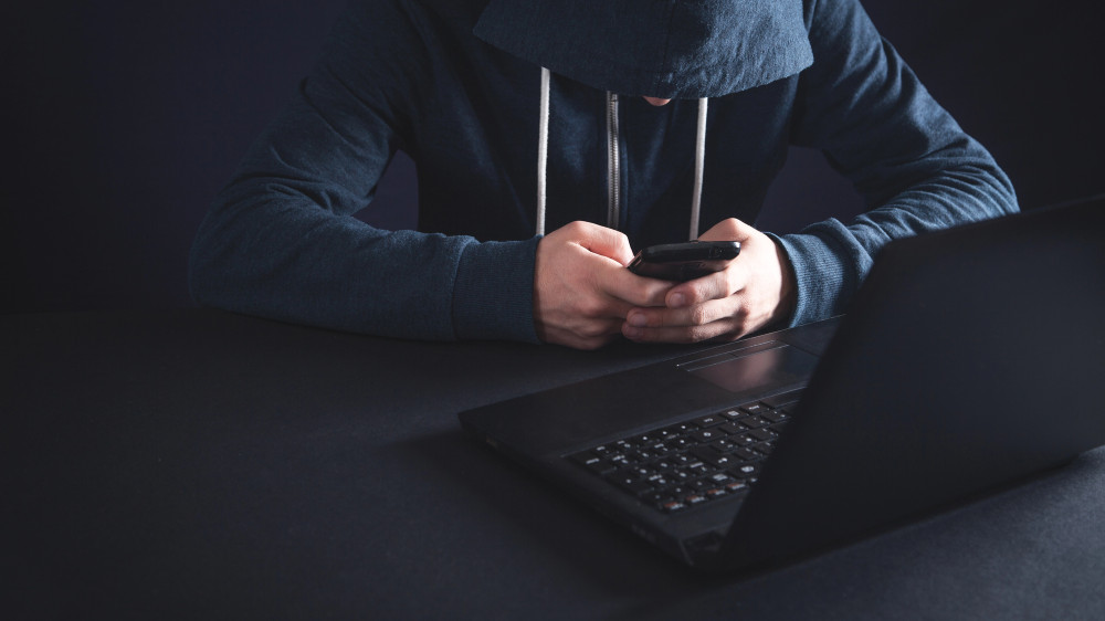 Казахстанец получил SMS и потерял 2 миллиона тенге