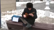 Японец покоряет Казахстан игрой на домбре
