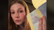 Трансгендерная звезда “Эйфории” получила паспорт с неожиданной отметкой