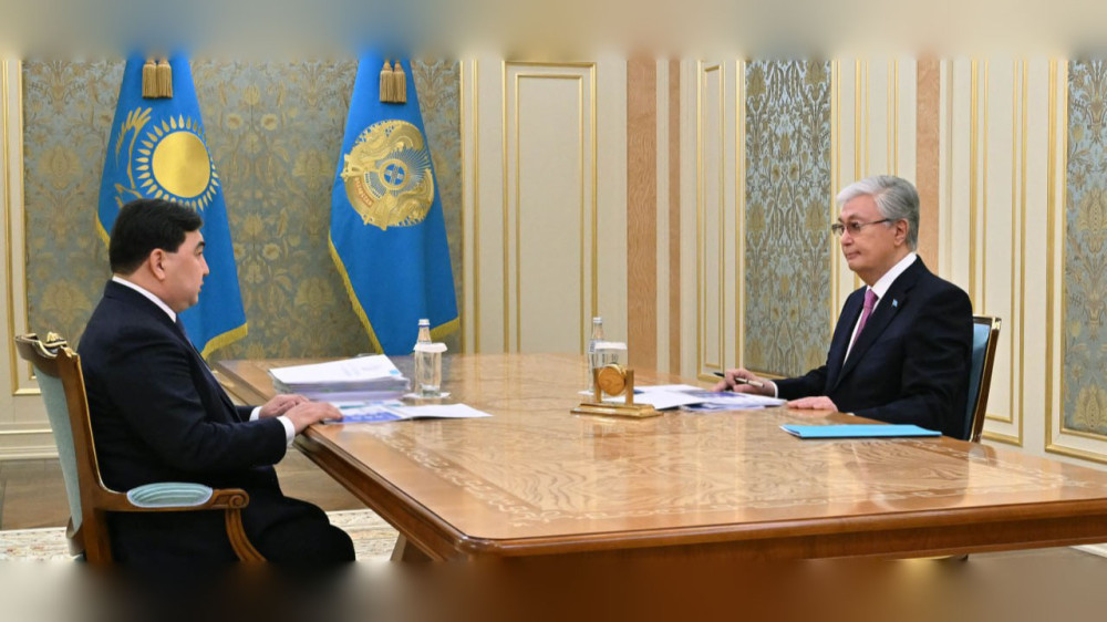 Токаев дал поручения по новому закону о госслужбе