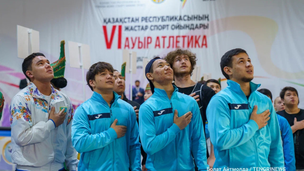 Железный характер и рекордные килограммы: в Алматы проходят молодежные игры по тяжелой атлетике