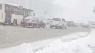 Движение транспорта закрыли в двух областях из-за плохой погоды