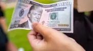 Доллары с лицом Трампа предложили выпустить в США