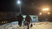 Спасатели помогли скорой пробиться через метель к семье с детьми