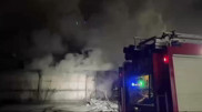 Крупный пожар тушат спасатели в Семее