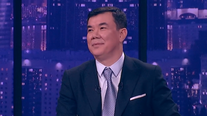 Нурлан Коянбаев. Кадр программы Түнгі Студия