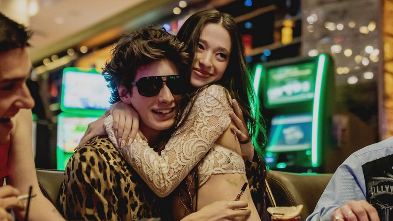 Кадр из фильма "Анора"