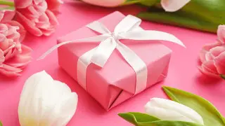 100 лучших подарков для женщин: идеи на любой случай