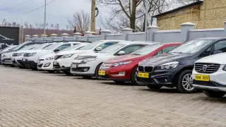 Трамп на месяц освободил от пошлин авто из Канады и Мексики