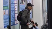 Мужчина с ножом взял в заложники сотрудницу аэропорта Алматы