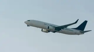 Подросток проник на борт самолета с оружием