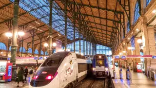 Поезда в Париже остановили из-за бомбы