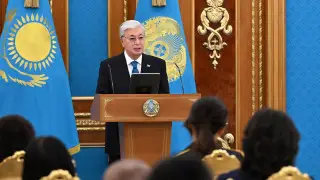 Токаев поздравил казахстанских женщин с 8 Марта