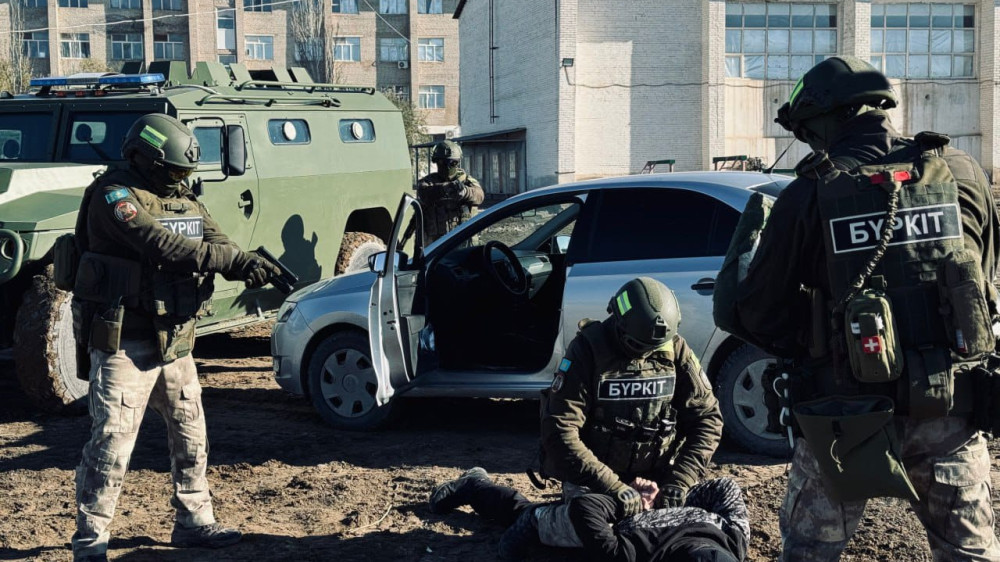 Прохожим угрожали пистолетом в Петропавловске