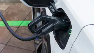 Администрация Трампа отменяет правила Байдена по электромобилям