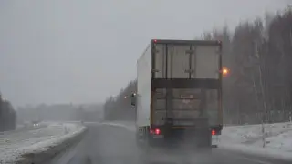 Почти 175 большегрузов застряли на трассе в Костанайской области