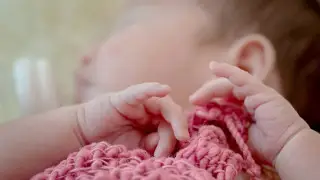 Казахстанку оштрафовали за бесчеловечное отношение к своему ребенку