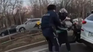 “Провоцируют на дорогах“: устроивших хаос мопедистов оштрафовали в Алматы