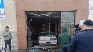 Toyota влетела в супермаркет в Павлодаре