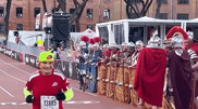 92-летний мужчина третий год подряд пробежал марафон