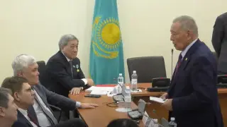 “Какое вы имеете право?!“ Ученый отругал депутатов и чиновников в Мажилисе