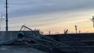 Часть ограждения автомобильного моста обрушилась в Кызылорде