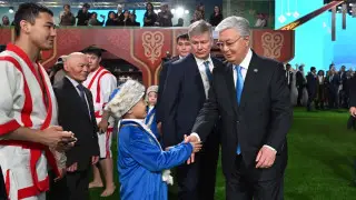 Президент посетил ярмарку ремесел в этноауле Астаны