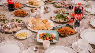 Как избежать отравления за праздничным столом, рассказали в Минздраве