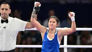 Назым Кызайбай сняла боксерские перчатки и покорила казахстанцев