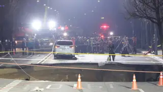 Огромная воронка образовалась в центре Сеула