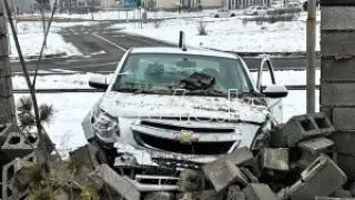 Водитель снес забор на экзамене по вождению в Алматы. Видео