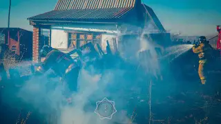 Более ста человек тушили крупный пожар близ дач в Кокшетау