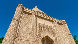 Бизнесмены присвоили здания у мавзолея Айша-биби