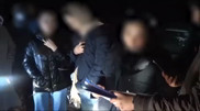 Две клетчатые сумки с деньгами: Антикор показал видео задержания